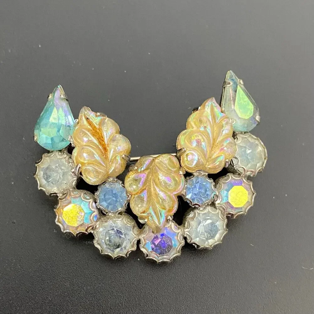 Vintage WEISS Iridescent Crystal & Molded Leaf Crescent Brooch Pin 50s Glam
